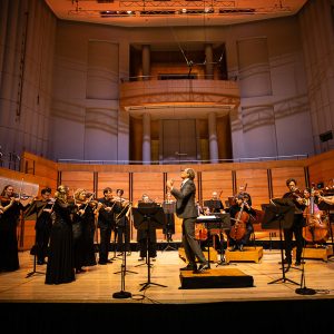 ahe the mozarts the haydns & the bear guest conductor roland peelman, image oliver miller 1
