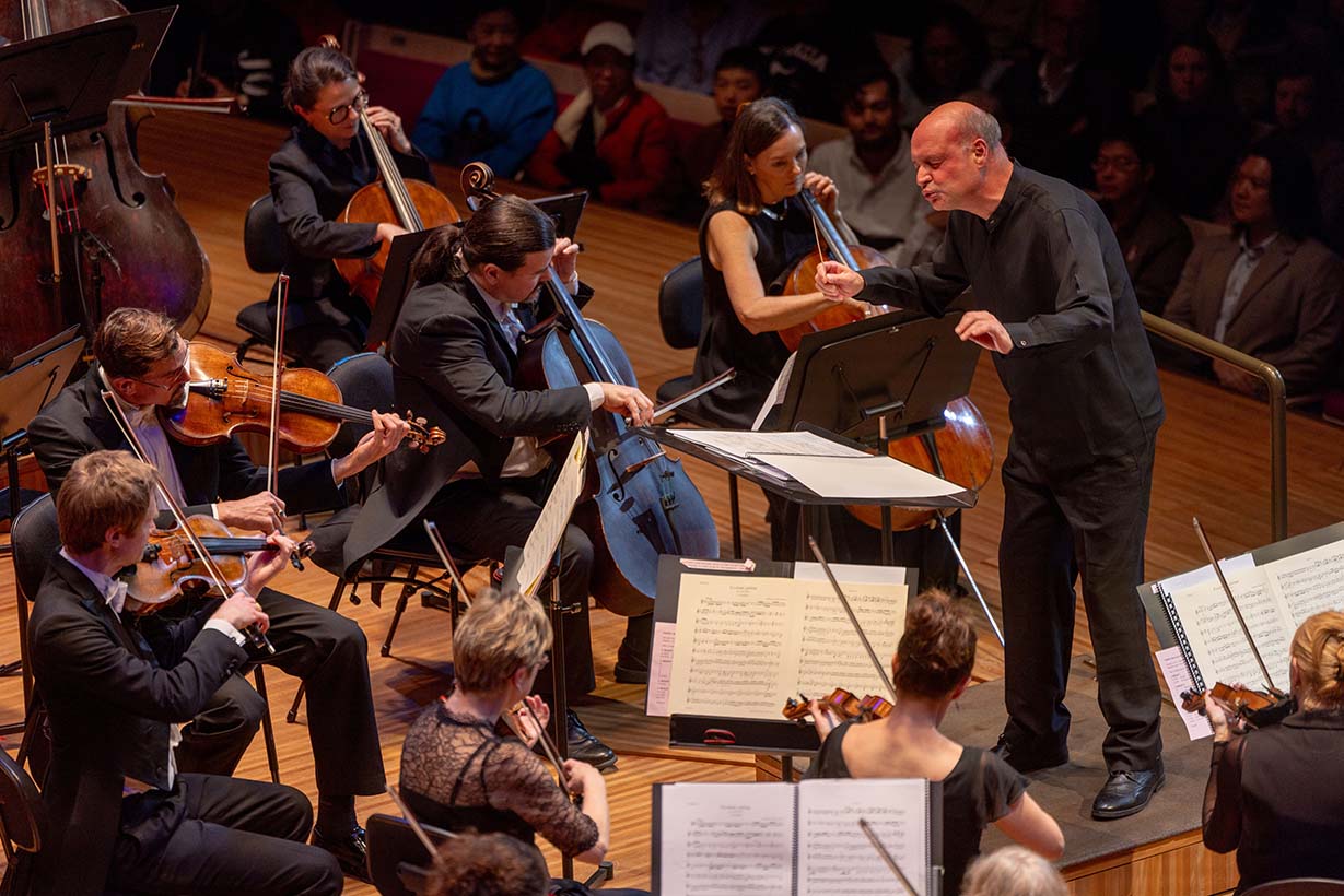 20250821 stephen layton conducts 21