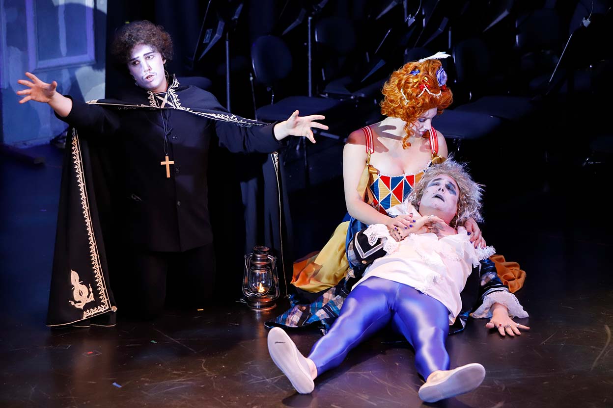 ziggy harris (abbate) & brea holland (colombina) & tenielle thompson (annunziata) ) olomina)